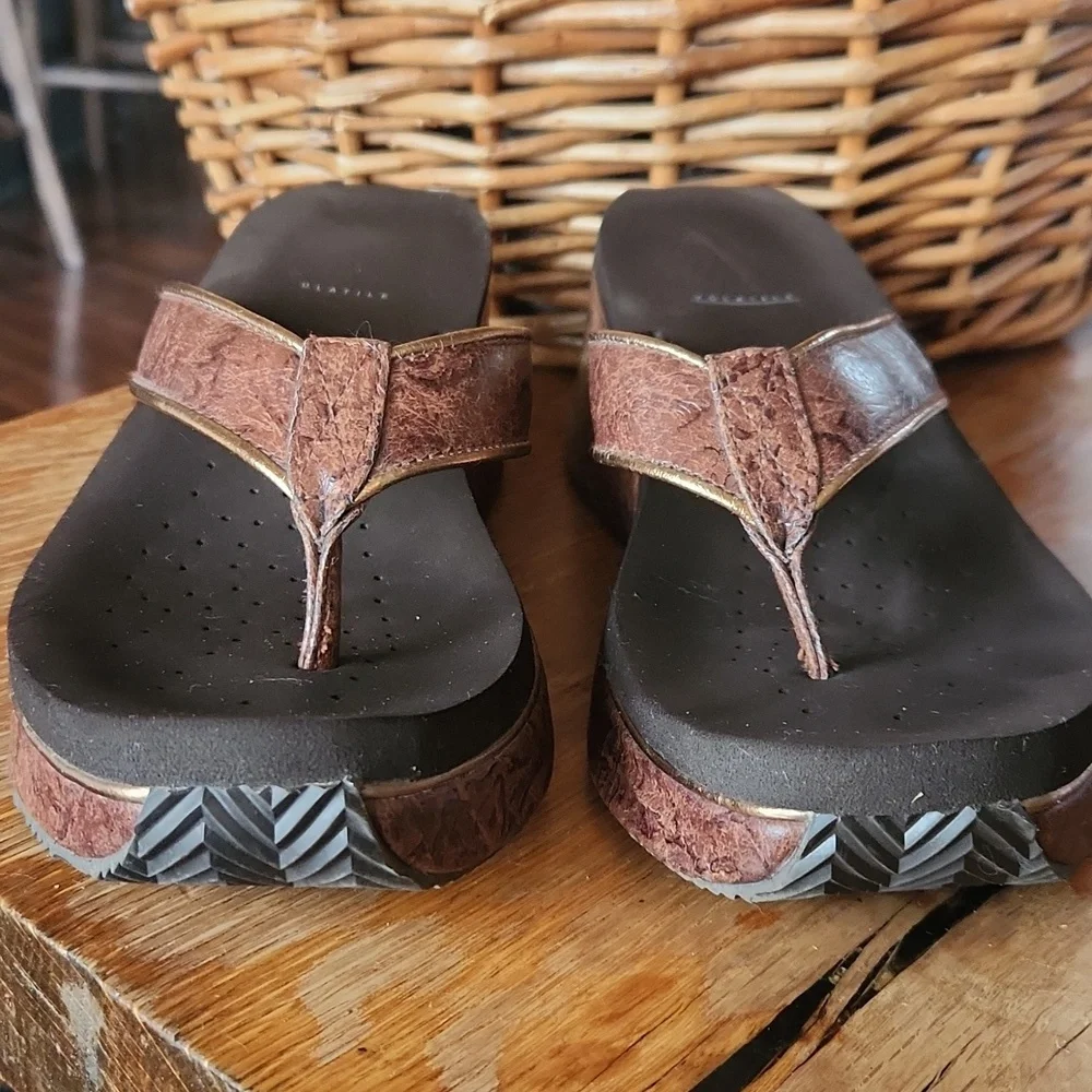 Volatile‎ Tooled Frappachino  Platform Heel Thong Sandal Brown sz 10 Chunky - Picture 2 of 13